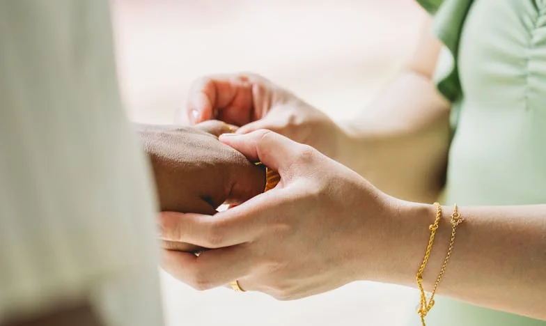 Encontrando Fuerza en la Fe: Cómo Ayudé a Mi Hija en un Matrimonio Difícil